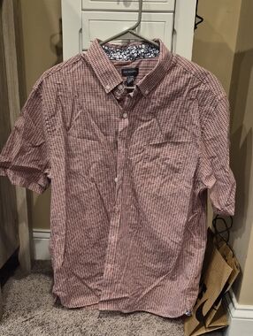 XL VAN Heusen Shirt. Short Sleeve